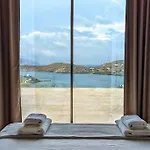 Mirabilis Villa Chora
