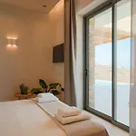Mirabilis Villa Chora