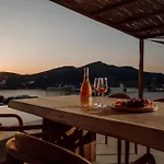 Villa Mirabilis