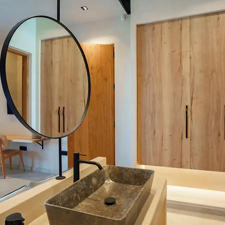 Mirabilis Villa Chora